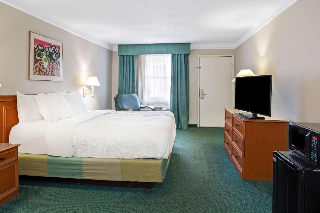 Baymont By Wyndham Fort Stockton Esterno foto